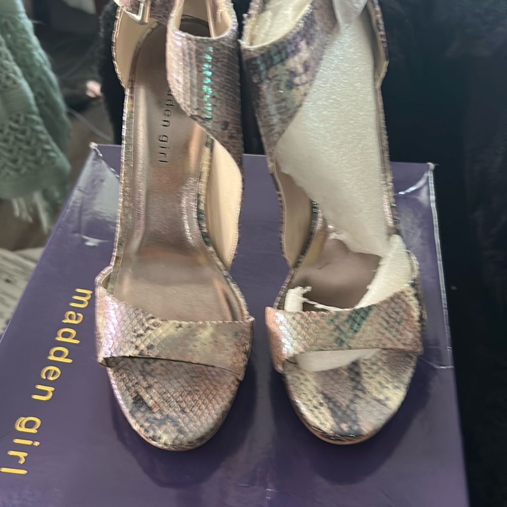 Size 8.5. Excellent Condition